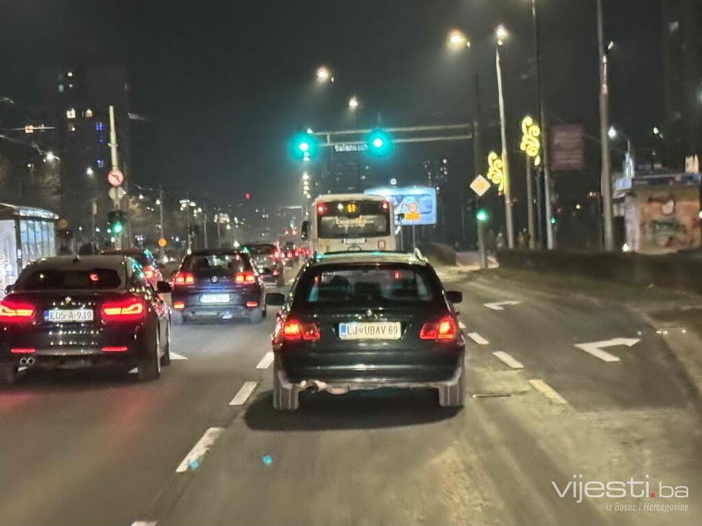 Foto: Slovenac vozi Sarajevom sa neobičnim tablicama