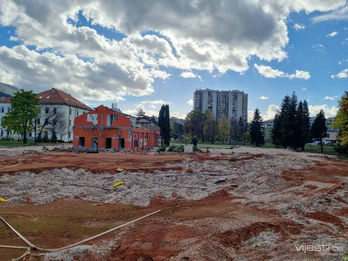 Foto: Srušeni Restoran Una i sportski centar na Pofalićima