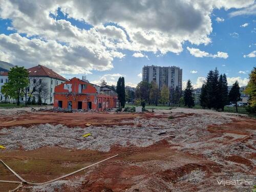 Foto: Srušeni Restoran Una i sportski centar na Pofalićima