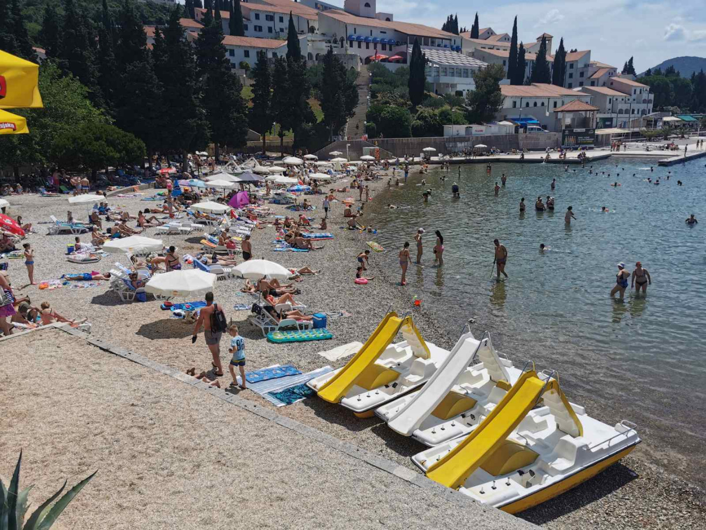 Foto: Turisti ovog vikenda okupirali Neum