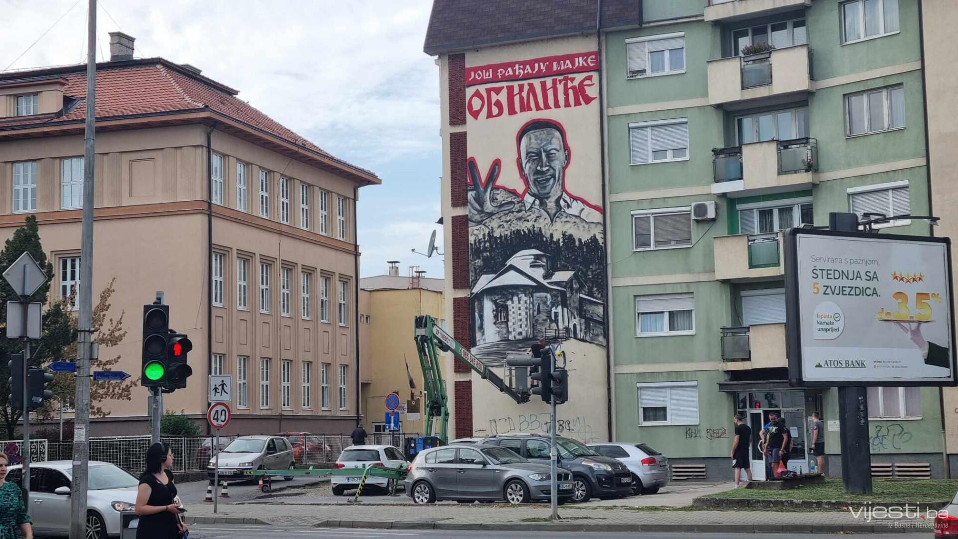 Foto: U Bijeljini pored Osnovne škole podignut mural jednom od terorista ubijenih na Kosovu