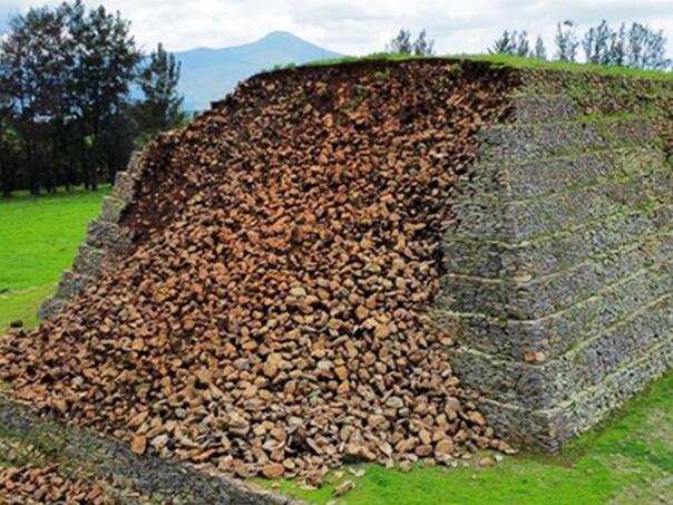 FOTO / U Meksiku se urušila drevna piramida: 'Loš znak'