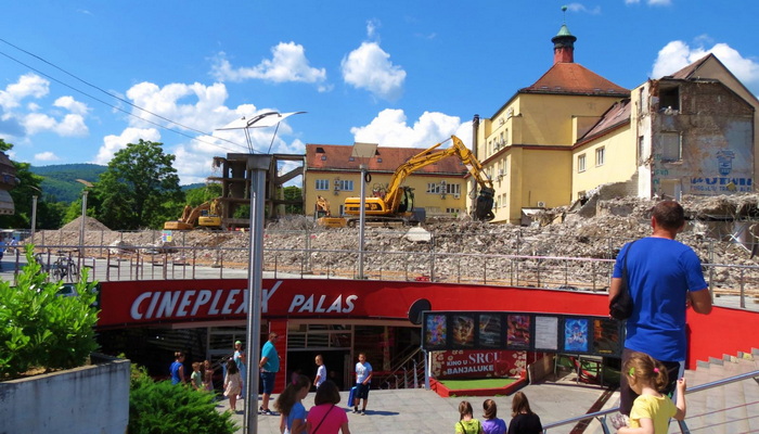 Foto: U toku rušenje hotela Palas u Banjoj Luci