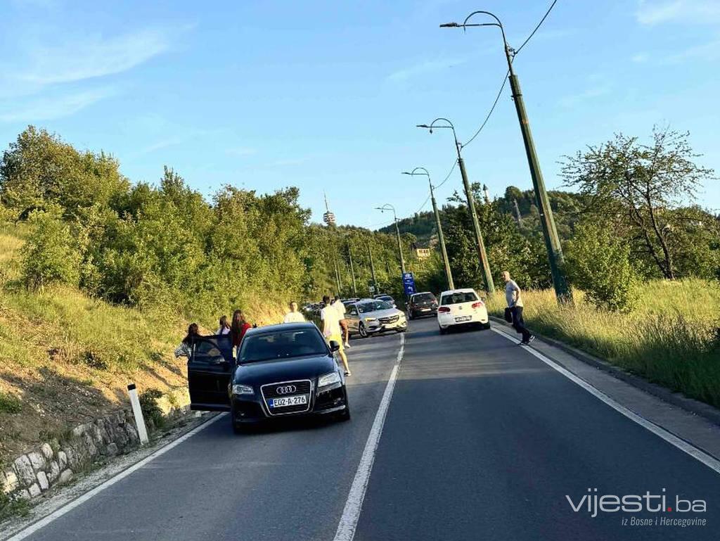 Foto: Udes na Kobiljoj Glavi, ogromne gužve u saobraćaju