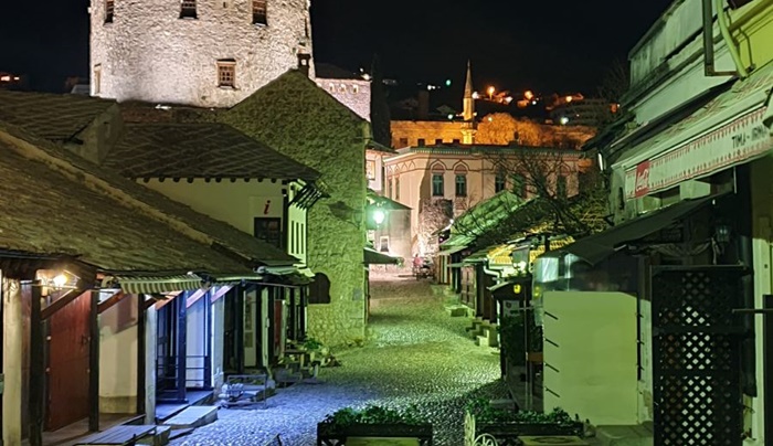 Foto: Ulice Mostara puste nakon prvih slučajeva zaraze