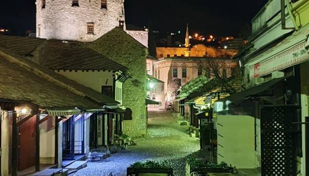 Foto: Ulice Mostara puste nakon prvih slučajeva zaraze