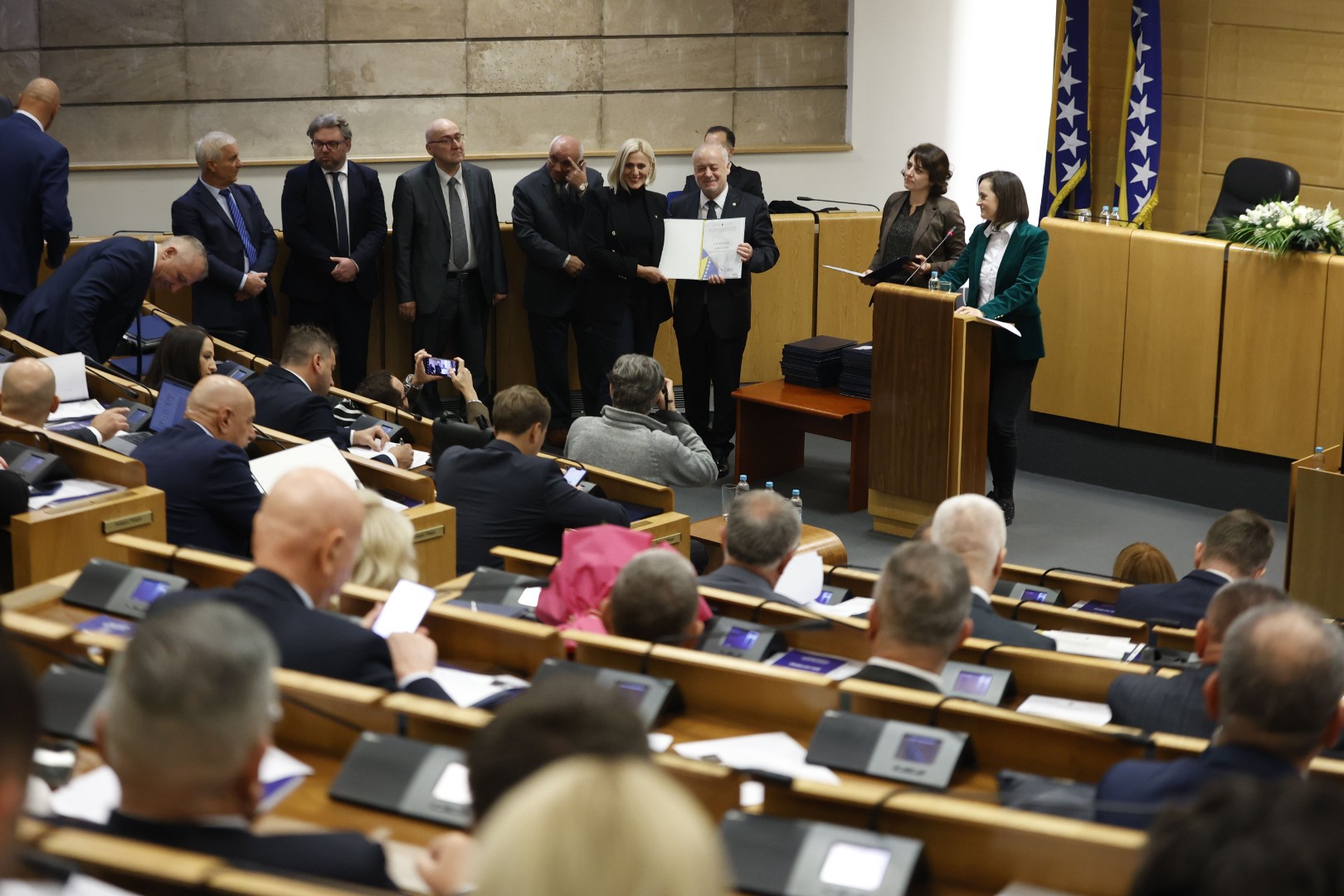Foto: Uručeni mandati zastupnicima u Parlamentu FBIH