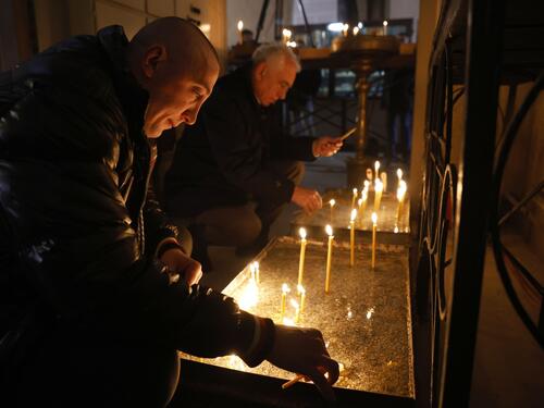FOTO / Veliki broj vjernika na božićnoj liturgiji u Sarajevu: Poruke mira i zajedništva