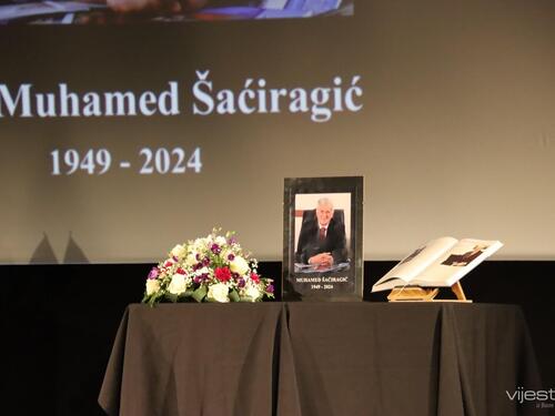 Foto&Video / Brojni poštovaoci na komemoraciji Šaćiragiću, odali počast velikom čovjeku!