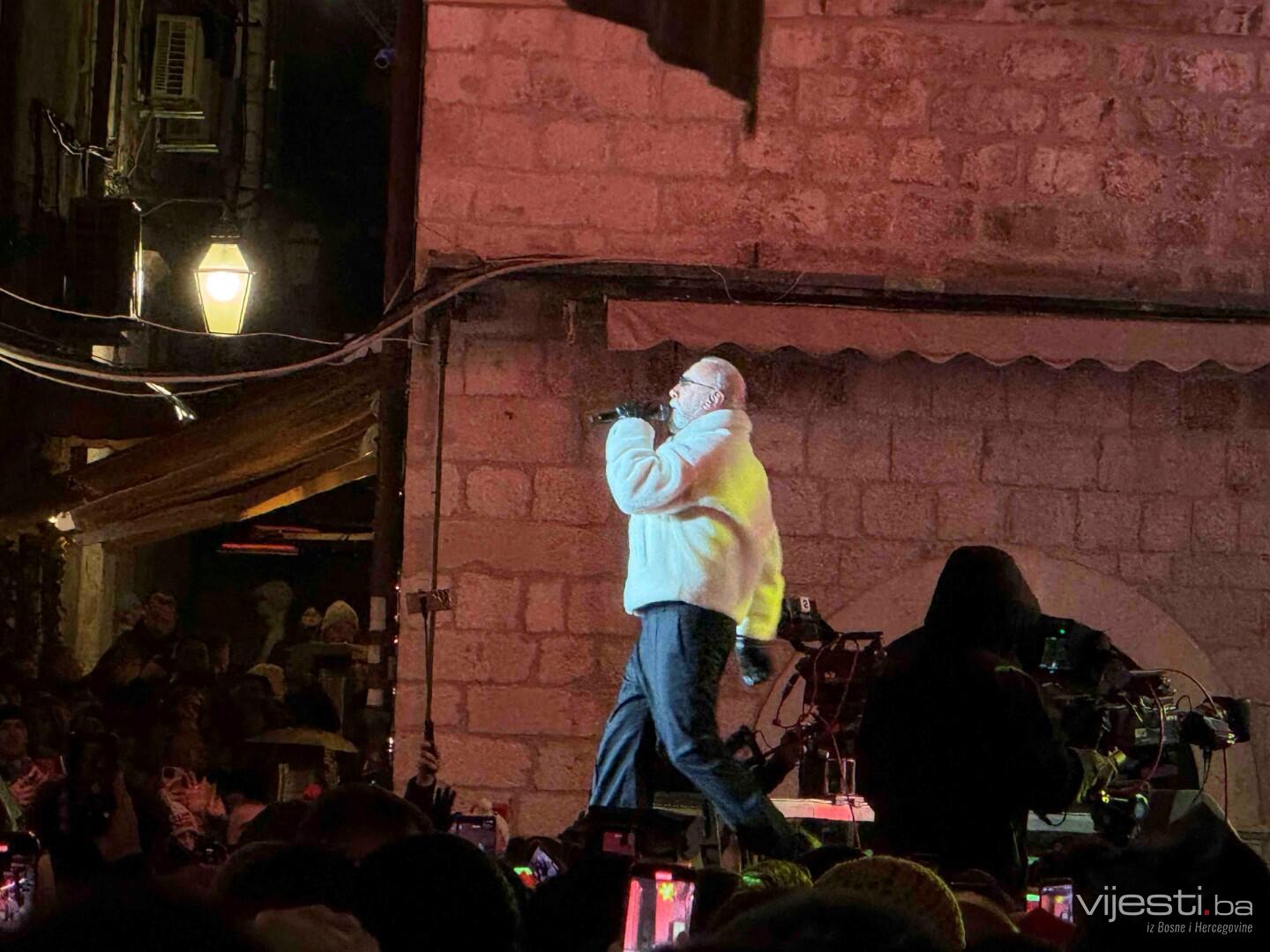 Foto/Video: Dino Merlin "zapalio" Stradun