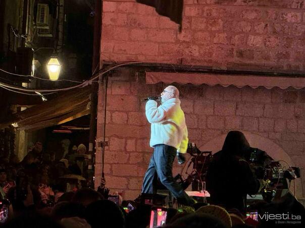 Foto/Video: Dino Merlin "zapalio" Stradun