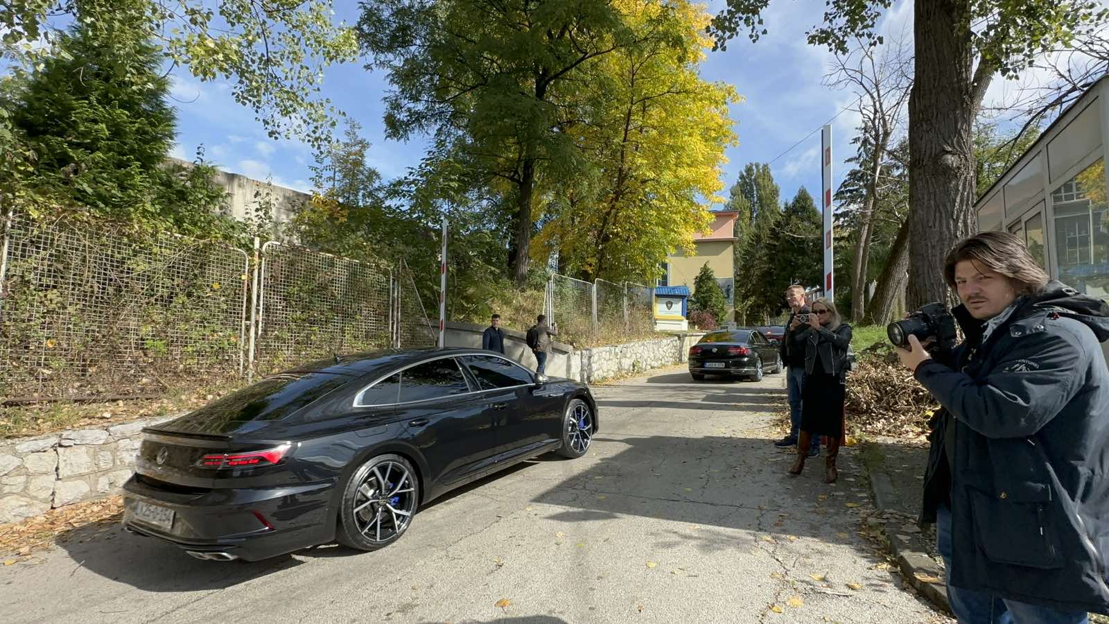 Foto / Video: Dodik stigao u Sud BiH na sporedni ulaz