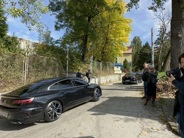 Foto / Video: Dodik stigao u Sud BiH na sporedni ulaz