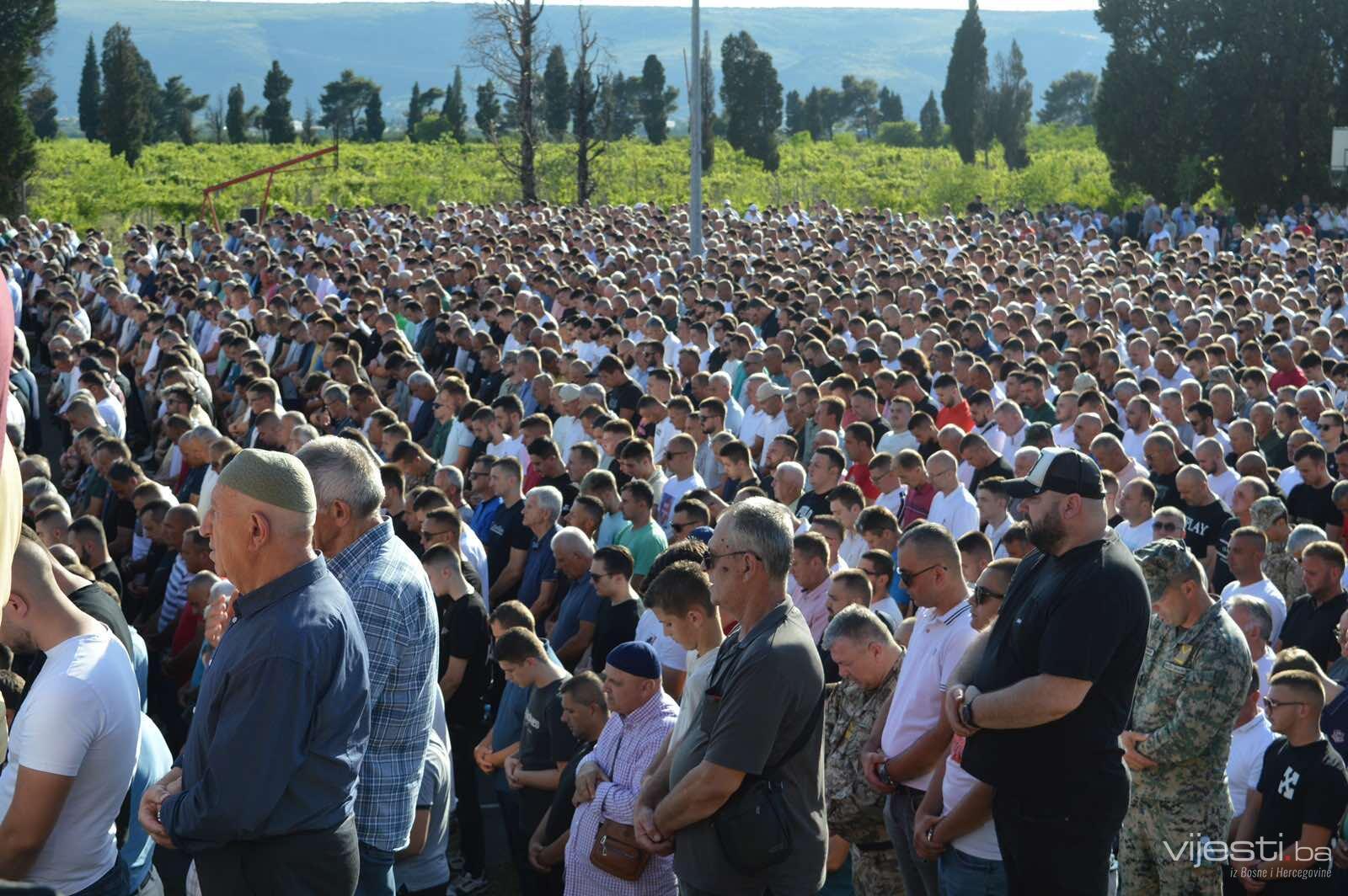 Foto/Video: Dženaza kakvu Mostar ne pamti, posljedni oproštaj od Dalile, Almina i Enisa