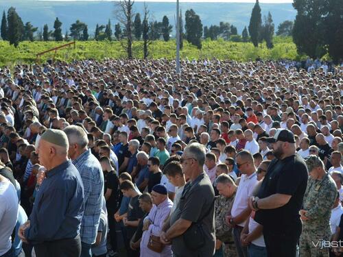 Foto/Video: Dženaza kakvu Mostar ne pamti, posljedni oproštaj od Dalile, Almina i Enisa