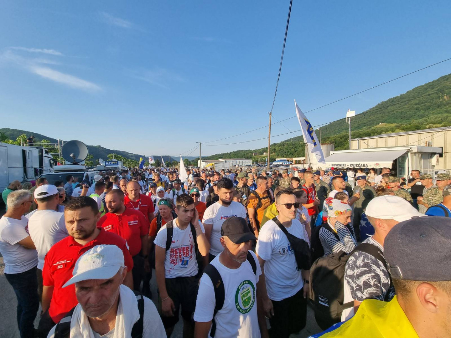 Foto / Video: Hiljade učesnika Marša mira stiglo u Potočare
