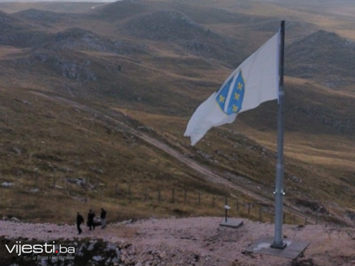 Foto/Video: Jedinstven prizor - Zastava Republike BiH na najvišem vrhu Vlašića