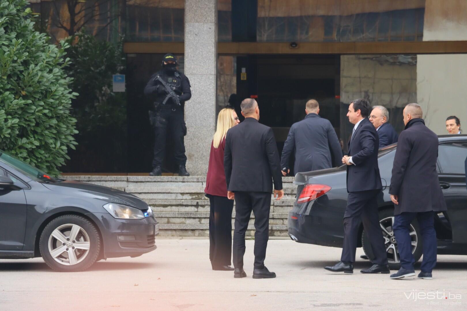 Foto&Video: Kurti stigao u zgradu Vlade FBiH