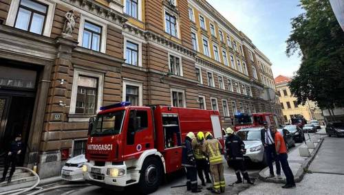 Foto/Video: Ugašen požar na zatvoru u Sarajevu