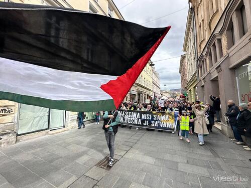 Foto/Video: Mirna šetnja podrške Palestini u Sarajevu