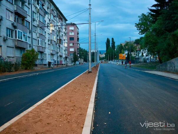 Foto/Video: Novi asfalt na Južnoj longitudinali