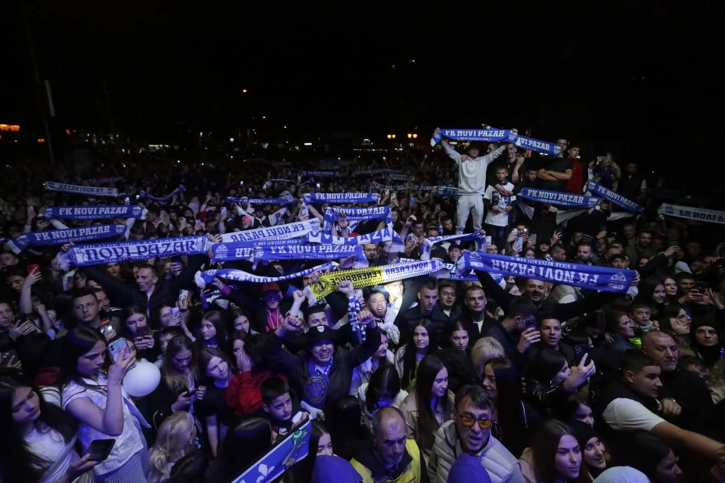 FOTO&VIDEO: Novi Pazar slavi, više od 35.000 ljudi na spektakularnoj proslavi