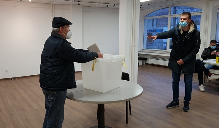 Foto/Video: Otvorena birališta u Mostaru