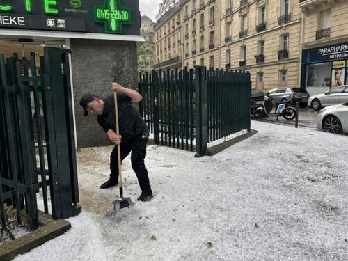 Foto/Video: Pariz pogodilo nezapamćeno nevrijeme