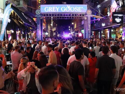 Foto/Video: Sarajevo u ritmu SFF-a, noćni život u punom sjaju