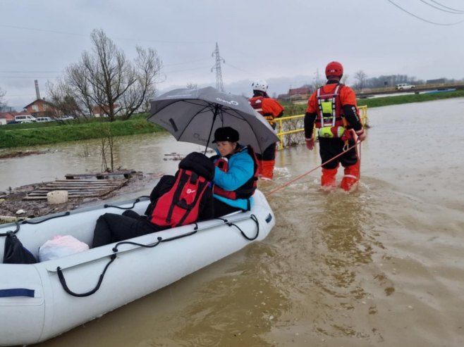FOTO/VIDEO U Prijedoru evakuisano 145 lica, oko 800 objekata zaplavljeno