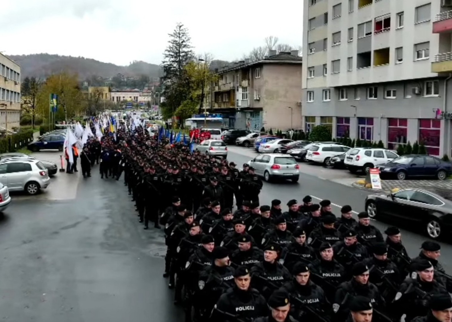 Foto/Video: Veliki defile u Tuzli povodom Dana državnosti BiH