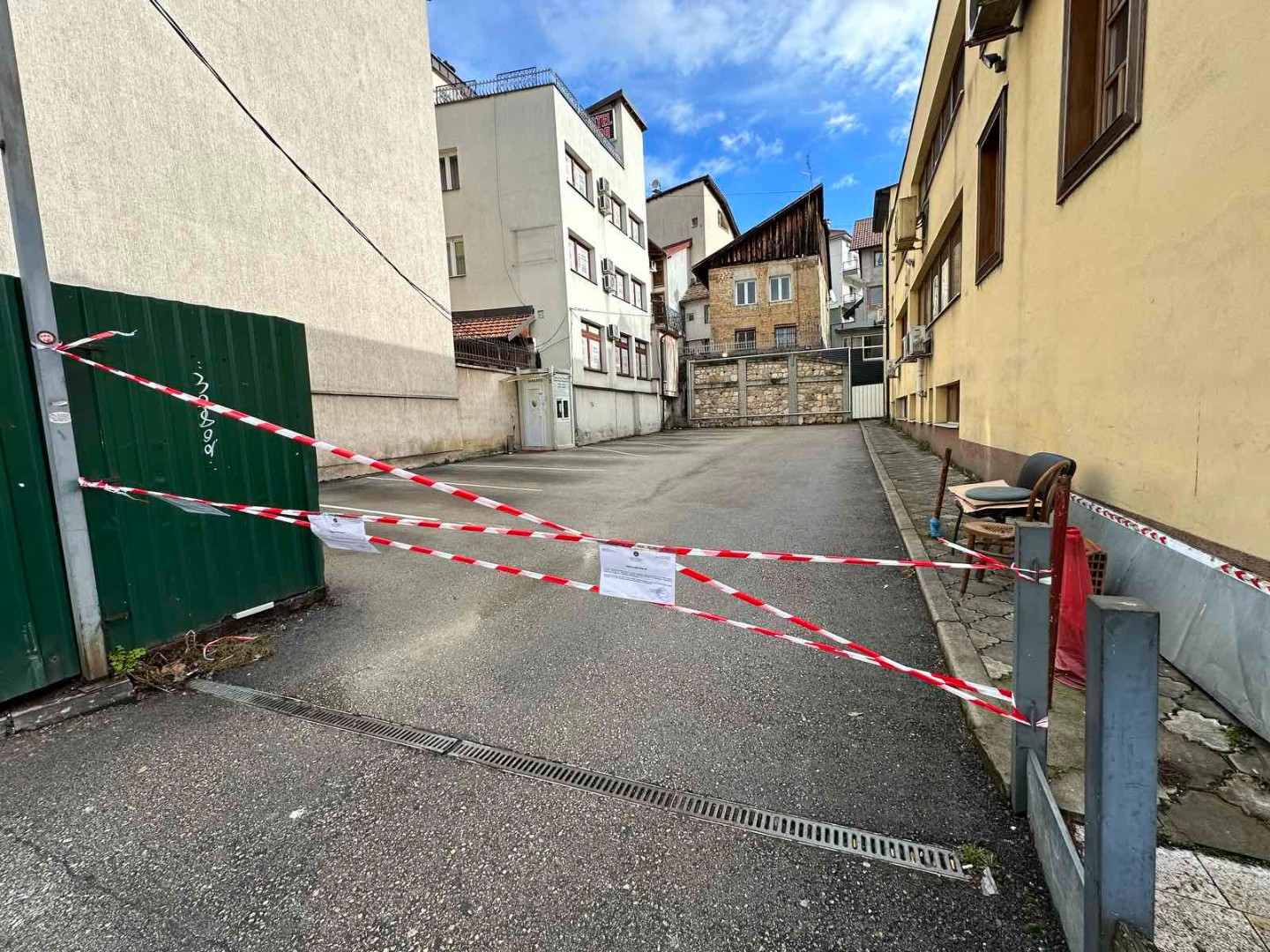 FOTO: Zapečaćen parking u Sarajevu povezan sa Hadžibajrićem