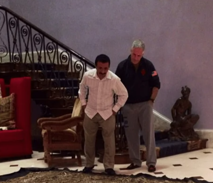 Fotografija potvrdila: Kisva iz Mekke završila na podu Epsteinove vile