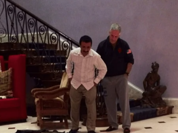 Fotografija potvrdila: Kisva iz Mekke završila na podu Epsteinove vile