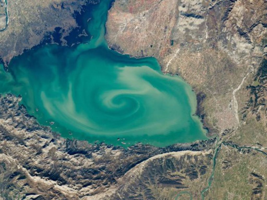 Fotografija sa Balkana obišla svijet: Misteriozni zeleni vrtlog vidi se čak iz svemir