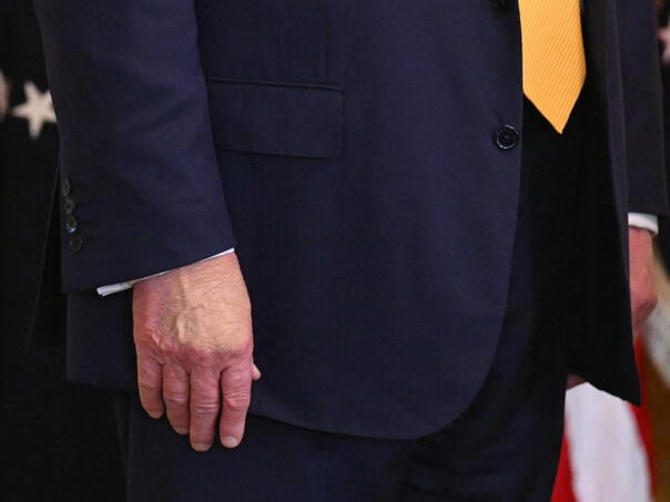 Fotografije iz Bijele kuće potaknule špekulacije o Trumpovu zdravlju