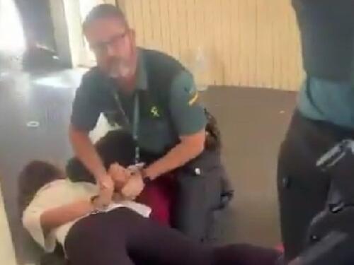 Francuska djeca izbačena iz aviona jer su pjevala hebrejsku pjesmu