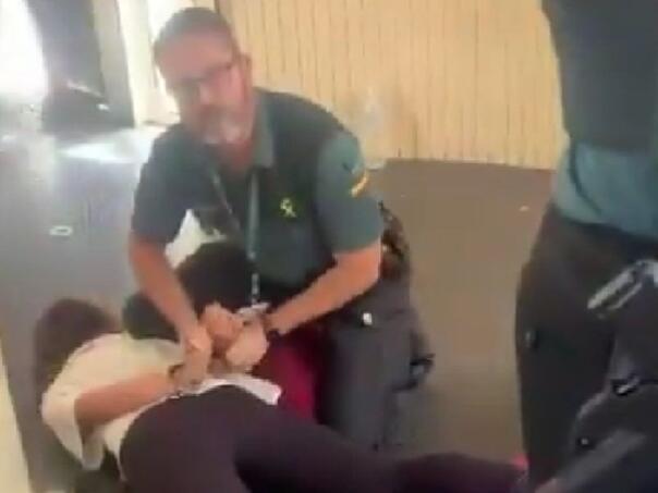 Francuska djeca izbačena iz aviona jer su pjevala hebrejsku pjesmu