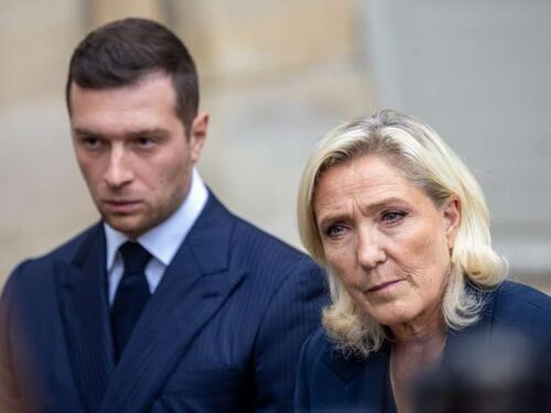 Francuska krajnja desnica ubrzava regrutaciju, dok je Macronova vlada na rubu kolapsa