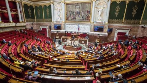 Francuska nevakcinisanim zabranila pristup restoranima i javnom prijevozu