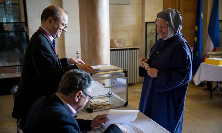Francuska odgađa drugi krug lokalnih izbora