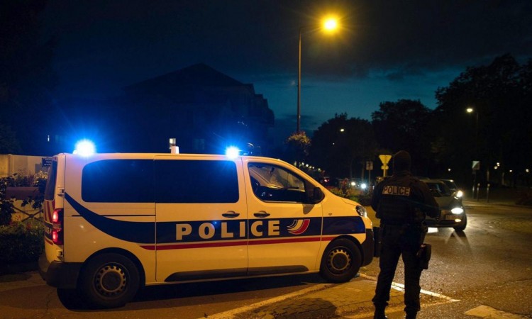 Francuska policija ispitala devet osoba u pritvoru nakon ubistva učitelja
