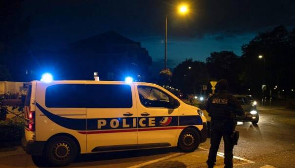 Francuska policija ispitala devet osoba u pritvoru nakon ubistva učitelja