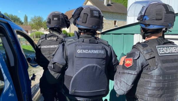 Francuska policija "neutralisala" naoružanog bivšeg vojnika