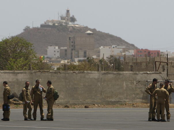 Francuska predala dva vojna objekta Senegalu