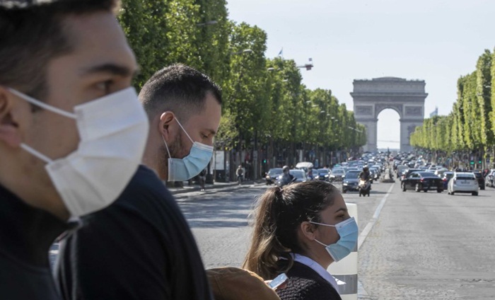 Francuska predlaže maske na poslu, dnevno više od 3.000 zaraženih