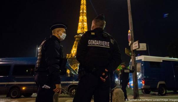 Francuska produžuje policijski sat dok se širi mutirani soj korona virusa