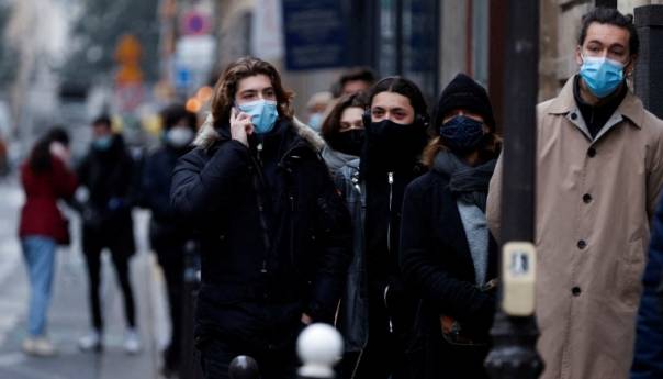 Francuska skratila period samoizolacije za zaražene