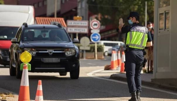 Francuska skratila vrijeme samoizolacije na sedam dana