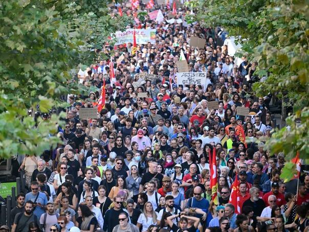 Francuska u pripravnosti: Očekuje se 800.000 ljudi na ulicama protiv budžetskih rezova